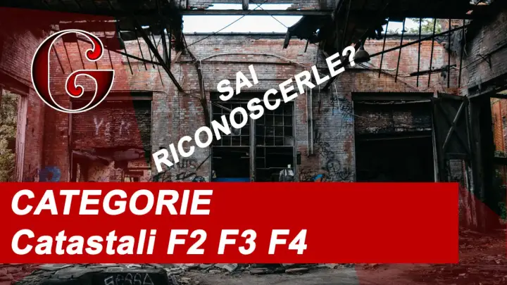 Interno di un edificio abbandonato con mattoni a vista e graffiti. Testo: "CATEGORIE Catastali F2 F3 F4".